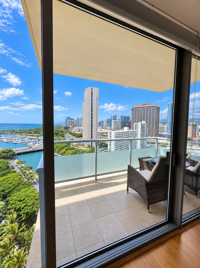 Building Photo - 1551 Ala Wai Blvd