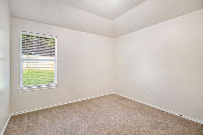 Building Photo - Charming 4-Bedroom, 2-Bathroom Home