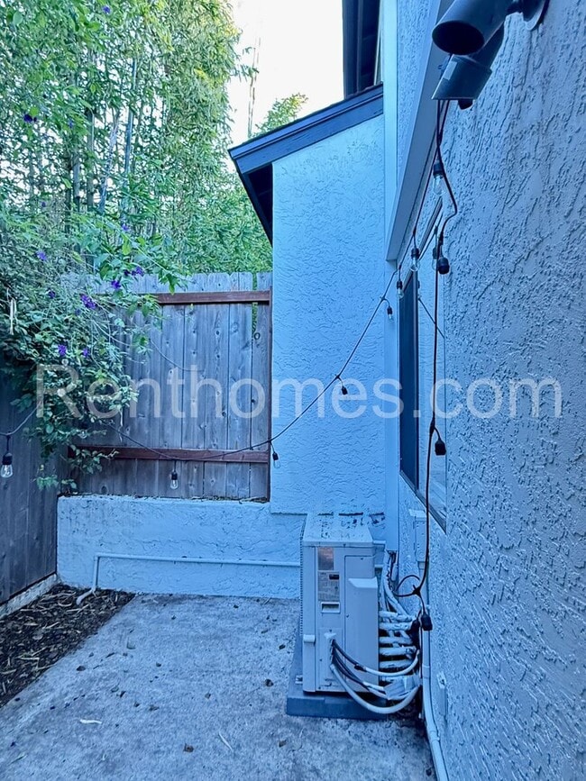 Building Photo - 3711 Louisiana St