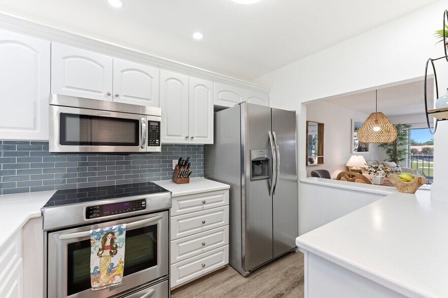 Building Photo - 300 Forest Lakes Blvd