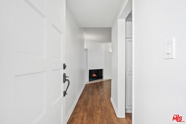 Building Photo - 1951 Malcolm Ave