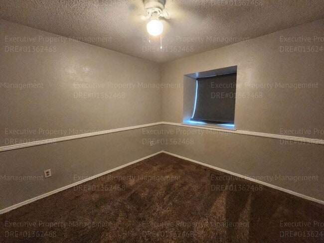 Building Photo - Charming 3 bedrooms/ 2.5 bathroom home.