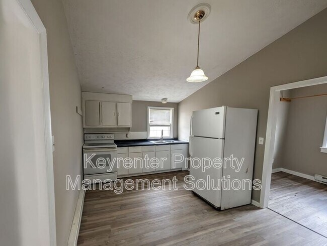 Building Photo - 12 Miller St