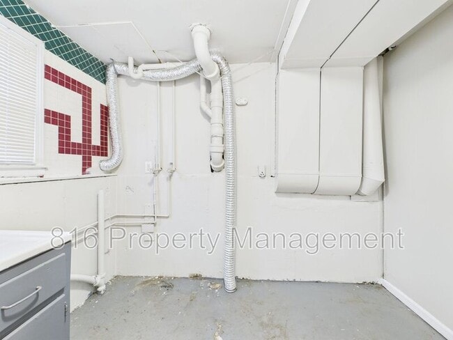 Building Photo - 6304 E 150th Terrace