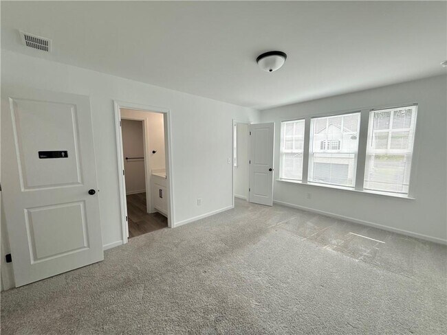 Building Photo - 207 Foxhill Dr