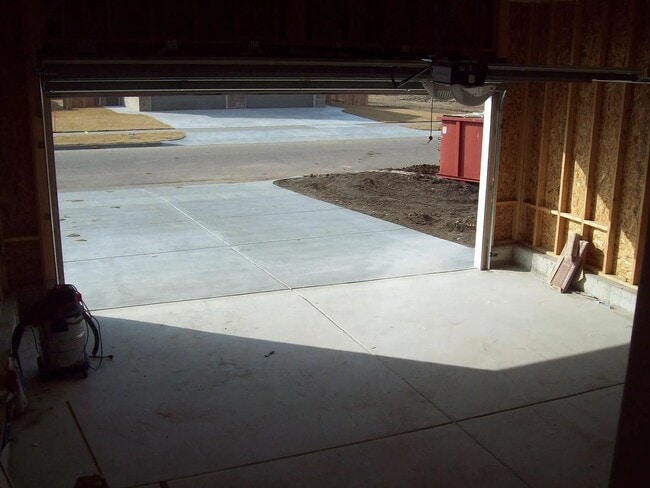 Building Photo - 5350 N Cypress Dr