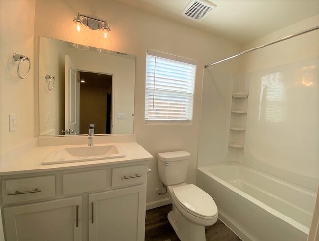 Building Photo - 1334 Ridge Dr