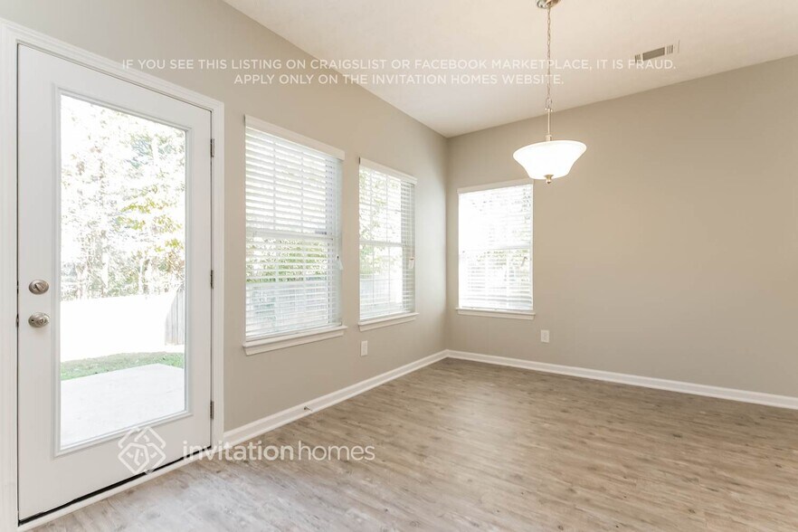 Building Photo - 460 Hulan Way
