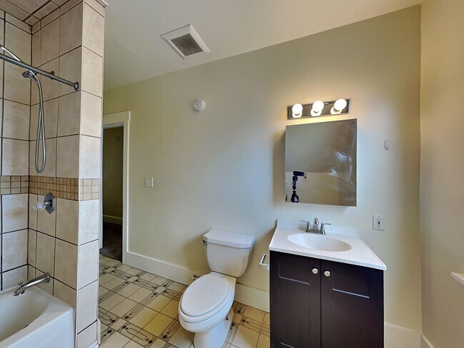 Building Photo - **Coming Soon** 5 Bedroom House Near Gonzaga