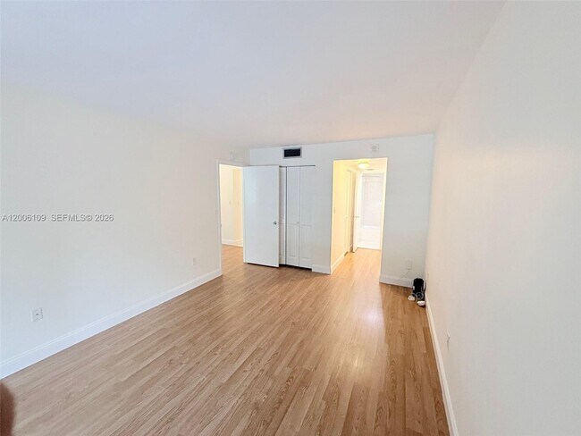 Building Photo - 1400 St Charles Pl