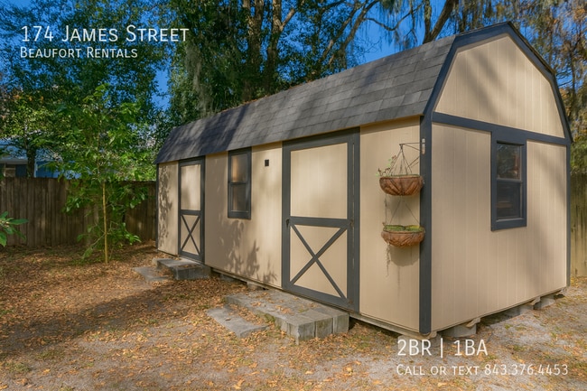 Building Photo - 174 James St