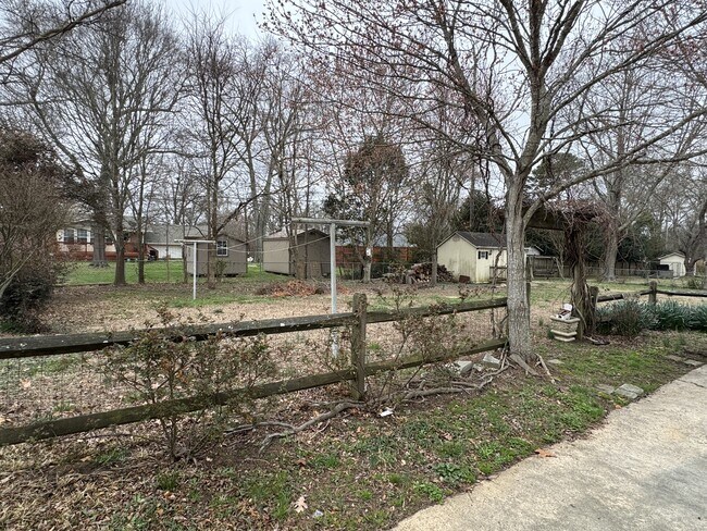 Building Photo - 1032 Belmorrow Dr