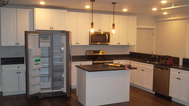 Building Photo - 850 N State St