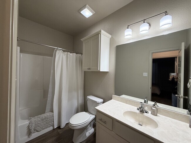 Building Photo - 2111 10th St