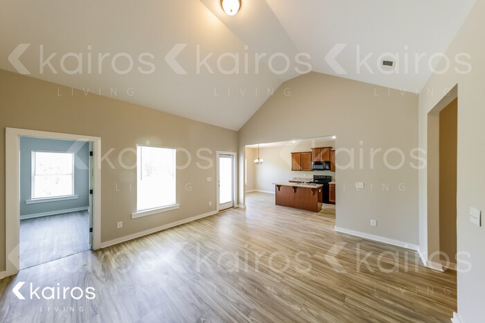 Building Photo - 8007 Shadesbrook Dr