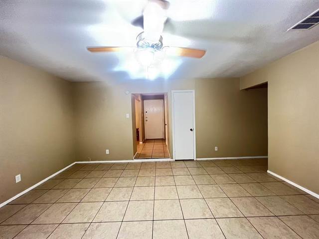 Building Photo - 1105 Spring Lake Dr