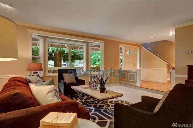Building Photo - Rare opportunity!! Spacious 3 Bedroom Sammamish Home with 2 bonus rooms, RV Parking & Huge Backyard!