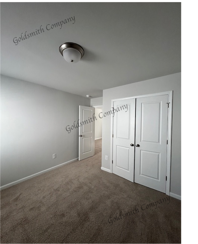 Building Photo - 111 Gervais Cir