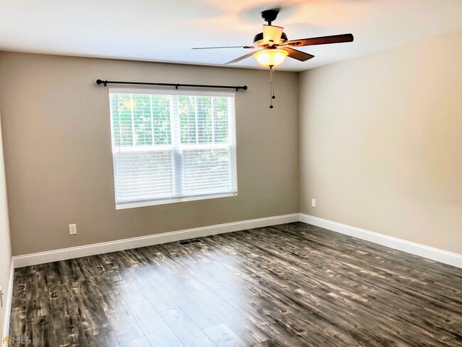 Building Photo - 261 Brookwoods Ln
