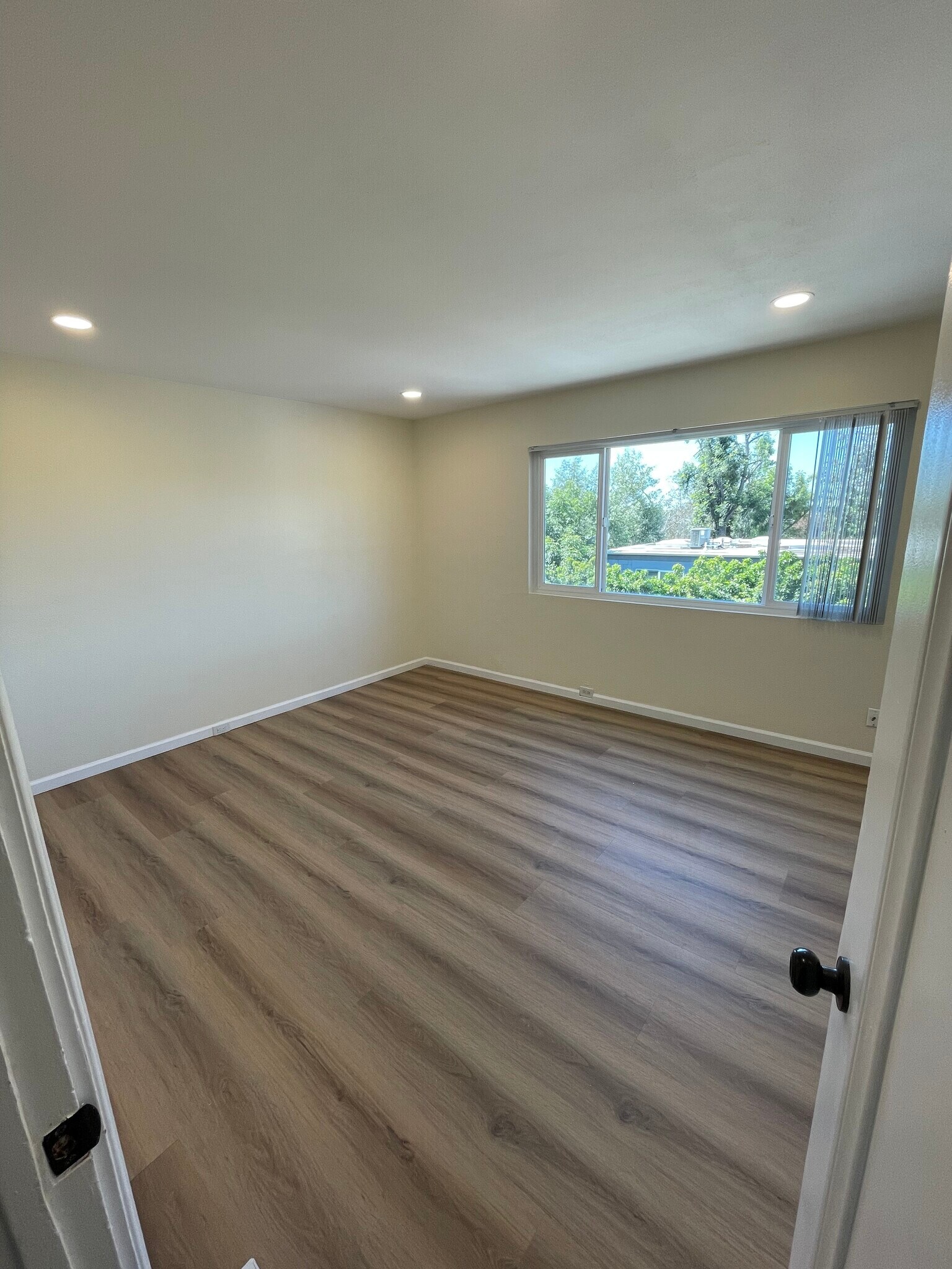 Building Photo - 8645 Mellmanor Drive