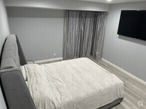 Building Photo - 4807 Woodley Ave