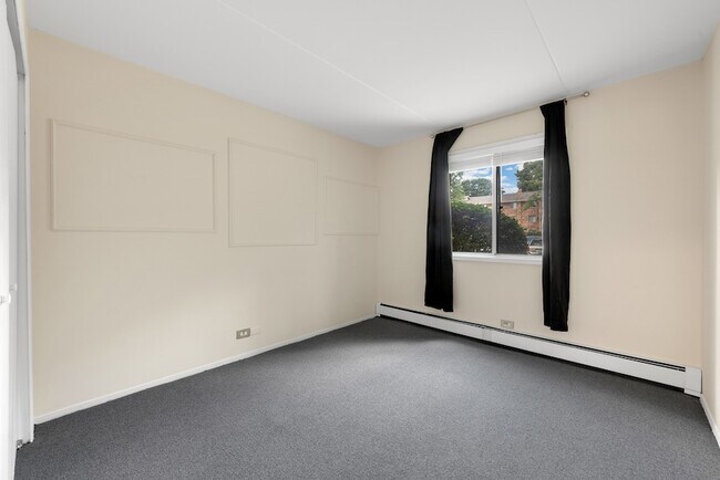 Building Photo - 5325 Waterbury Ct