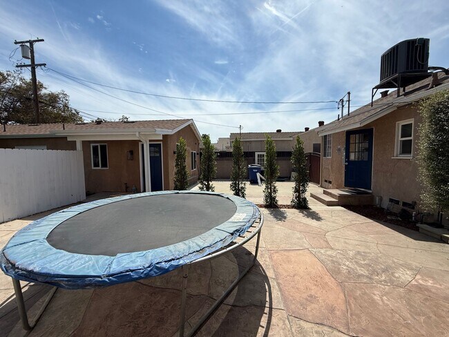 Building Photo - 5958 Pearce Ave