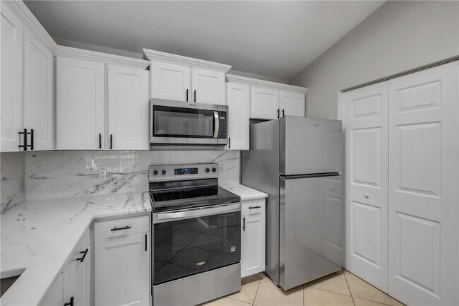 Building Photo - 940 Village Trail