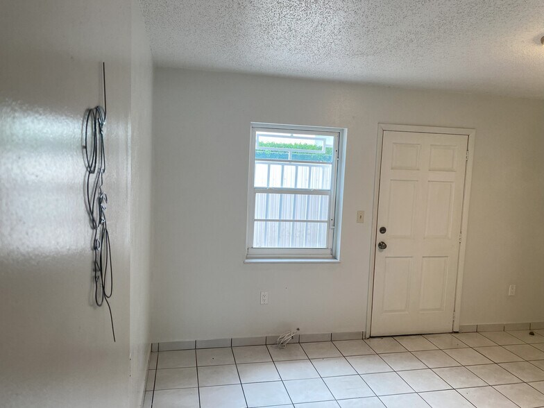 Building Photo - 4782 NW Flagler Ter