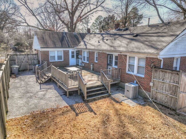 Building Photo - Beautifully renovated duplex in High Point Terrace!