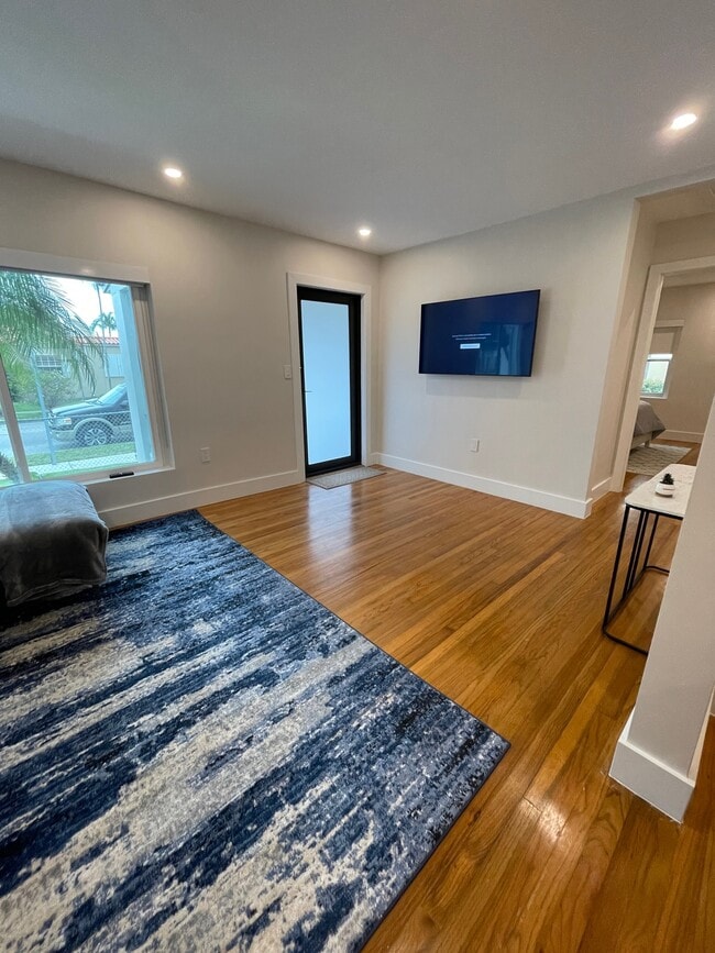 Building Photo - 2100 SW 31st Ave