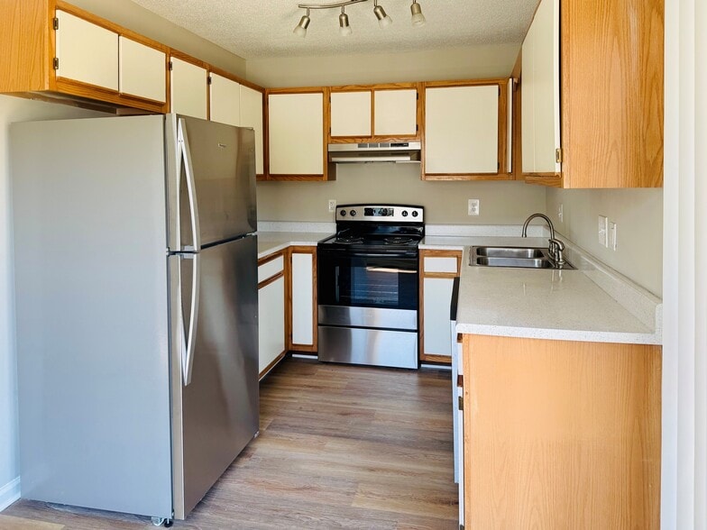 2BR,1.5BA-920 SF - Ivey Glen Apartment Community