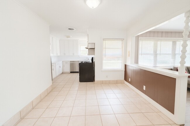 Building Photo - 4053 Silverwood Dr