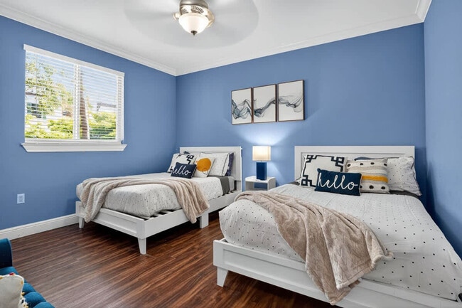 Building Photo - 1705 NE 11th St