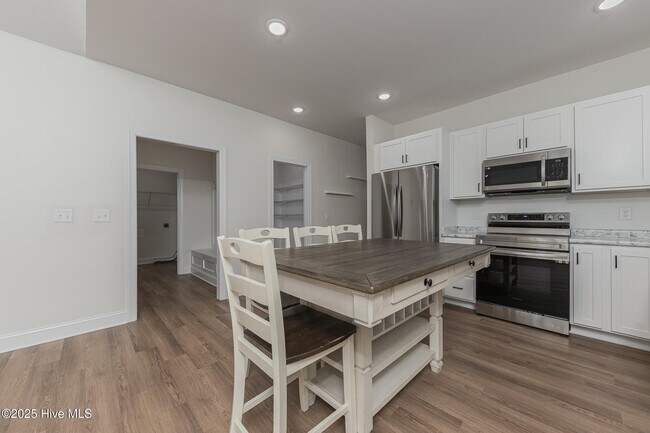 Building Photo - 111 Hampton Ct