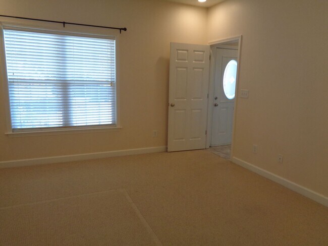 Building Photo - Kernersville Location-3 Bedroom House