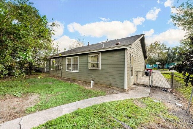 Building Photo - 1714 N Avenue H