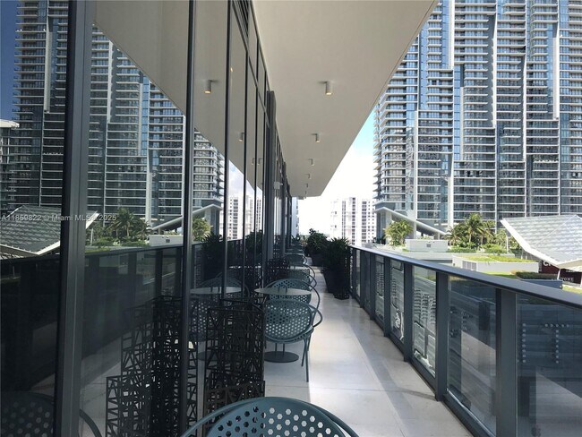 Building Photo - 801 S Miami Ave