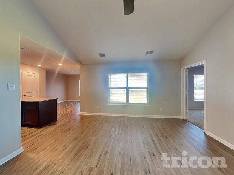 Building Photo - 108 Saloon Cv E