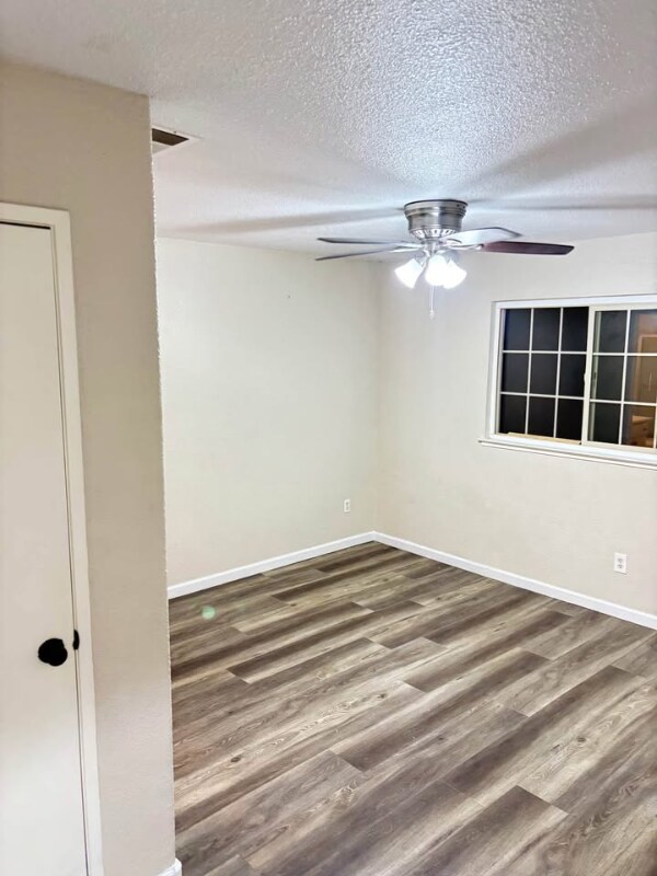 Building Photo - 6522 Village Green Dr