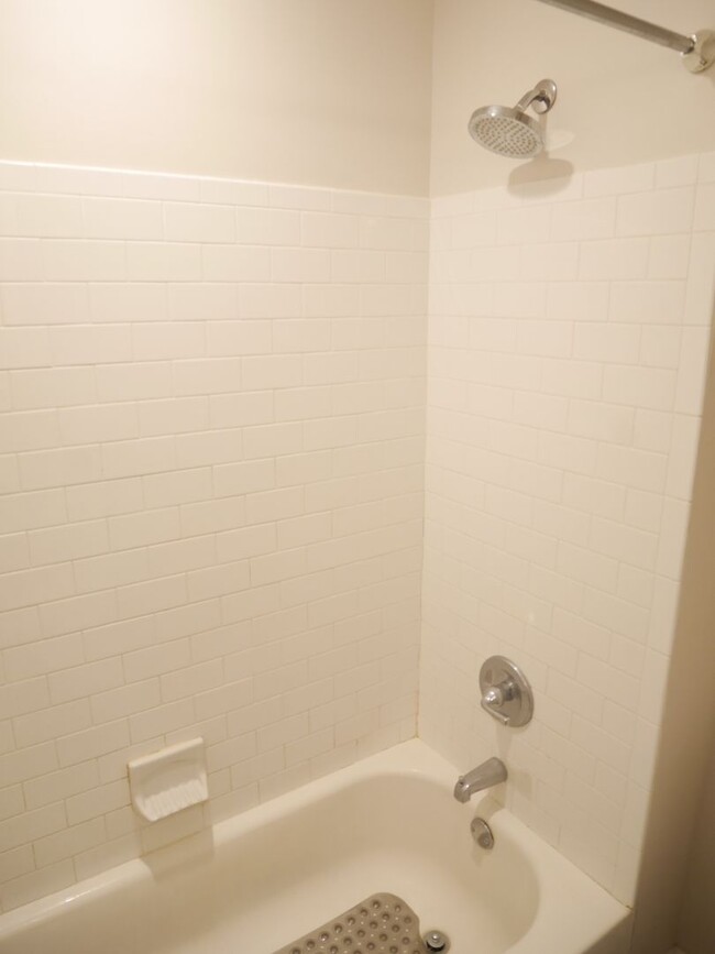 Building Photo - Beautiful Townhouse- Taneytown, MD