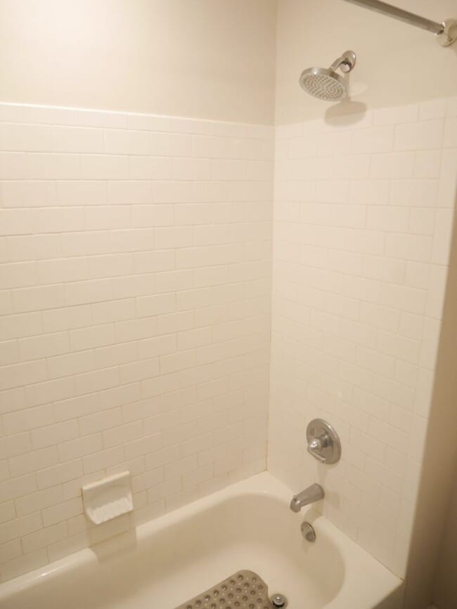 Building Photo - RENT SPECIAL - 1/2 OFF SECOND MONTH'S RENT...