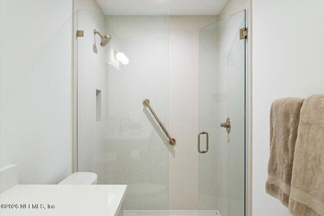 Building Photo - 114 12th Ave S