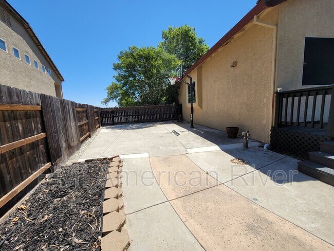 Building Photo - 998 Bay Shore Dr