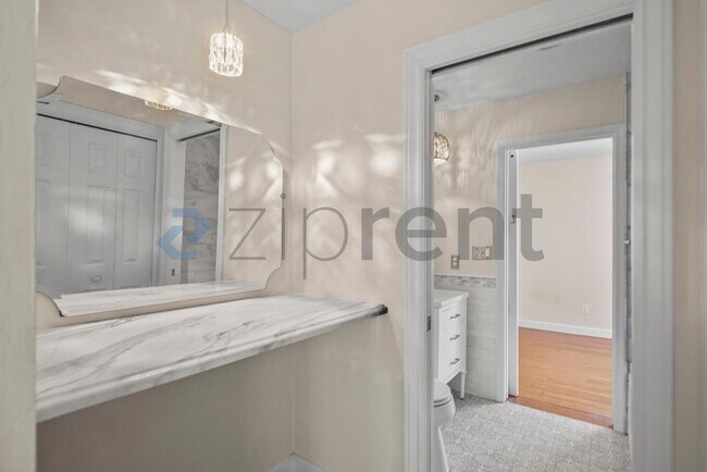 Building Photo - Unit