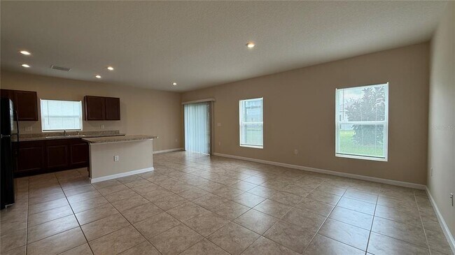 Building Photo - 1481 Haines Dr