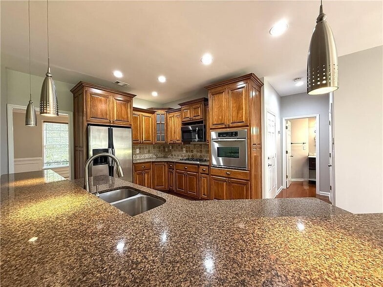 Building Photo - 1310 Rosewood Dr
