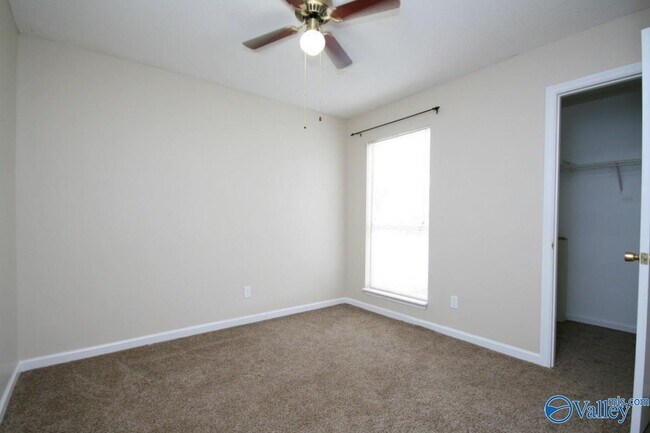Building Photo - 105 Oakline Dr