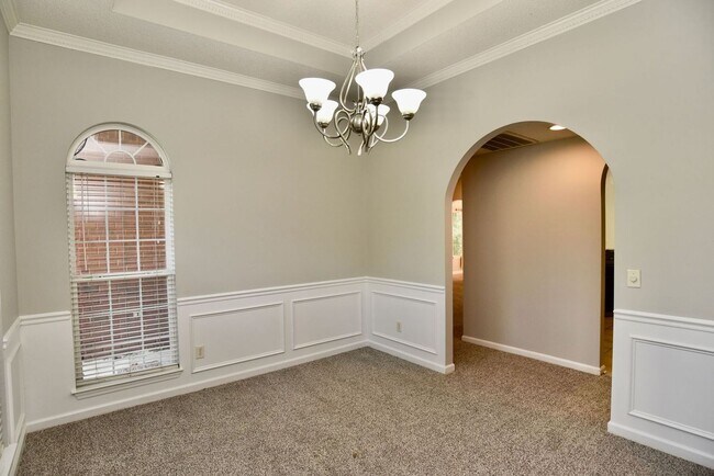 Building Photo - 121 Laurenburg Dr