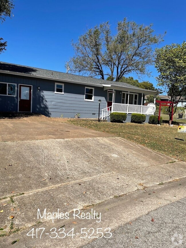 Building Photo - 2 bed / 2 bath home CENTER OF TOWN - BRANS...